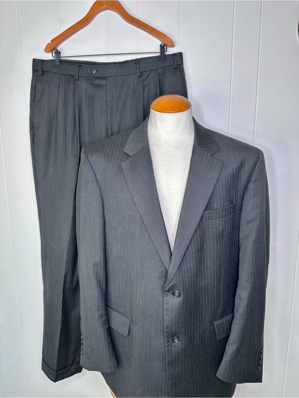 Jos A Bank Charcoal Gray Herringbone SUIT